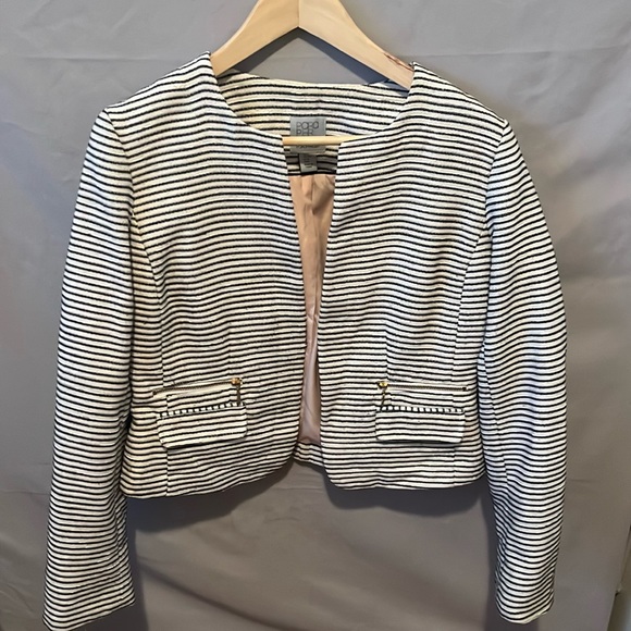 Crop Blazer in GUC - Women’s Size M - Picture 1 of 4